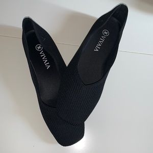 Vivaia Square-Toe V Cut Flat (Black) size 10, Never worn, pristine condition